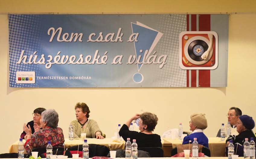 Tánccal indították az évet a szép korúak