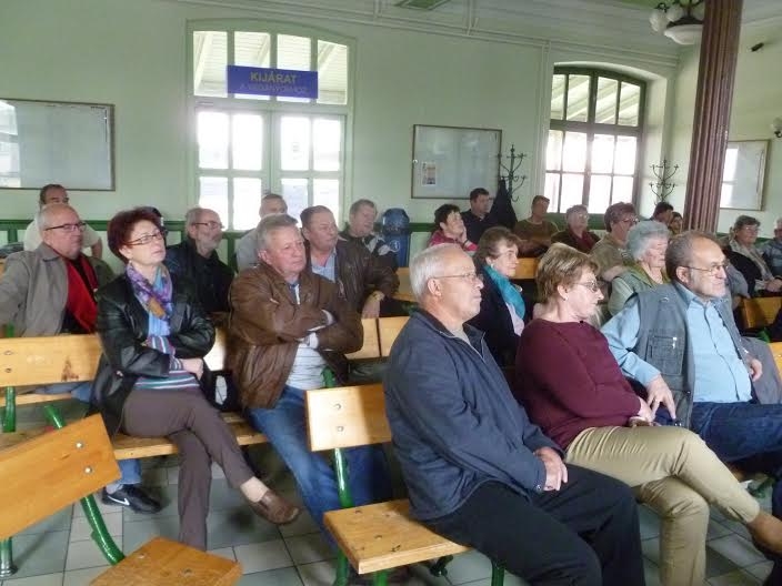 Svájci vonatozás a dombóvári állomáson